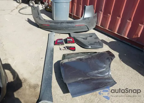 2021 Tesla Model Y Long Range Dual Motor All-Wheel Drive z USA, uszkodzony, nr VIN 5YJYGDEE5MF241683